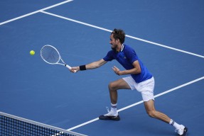 华体会登录-关于英国网球队险胜美国网球队，梅德韦杰夫制霸全场的信息