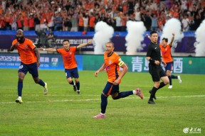 华体会体育-青岛主场大胜，全队表现出色